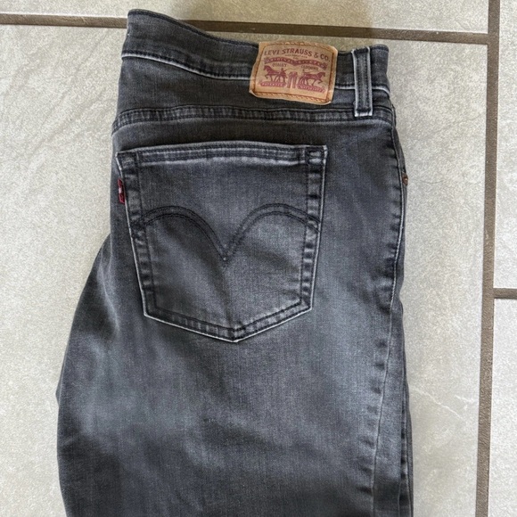 Levi's Women’s Boyfriend Fit Jeans size 33 - Picture 1 of 2